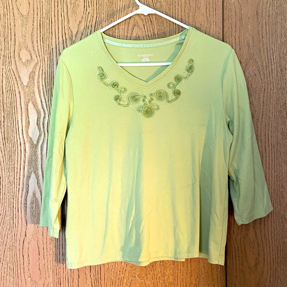 Y2K style lime green v neck quarter sleeve shirt